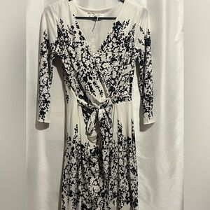 Jessica Simpson Monochrome Floral Long Sleeve Dress